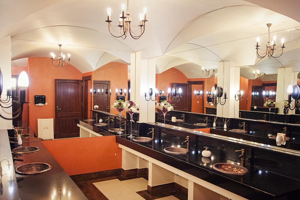 Hotel Kasztel Rzezawa Экстерьер фото