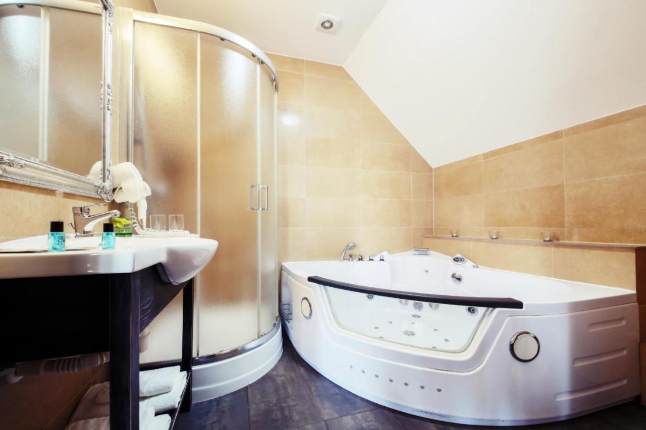 Hotel Kasztel Rzezawa Экстерьер фото