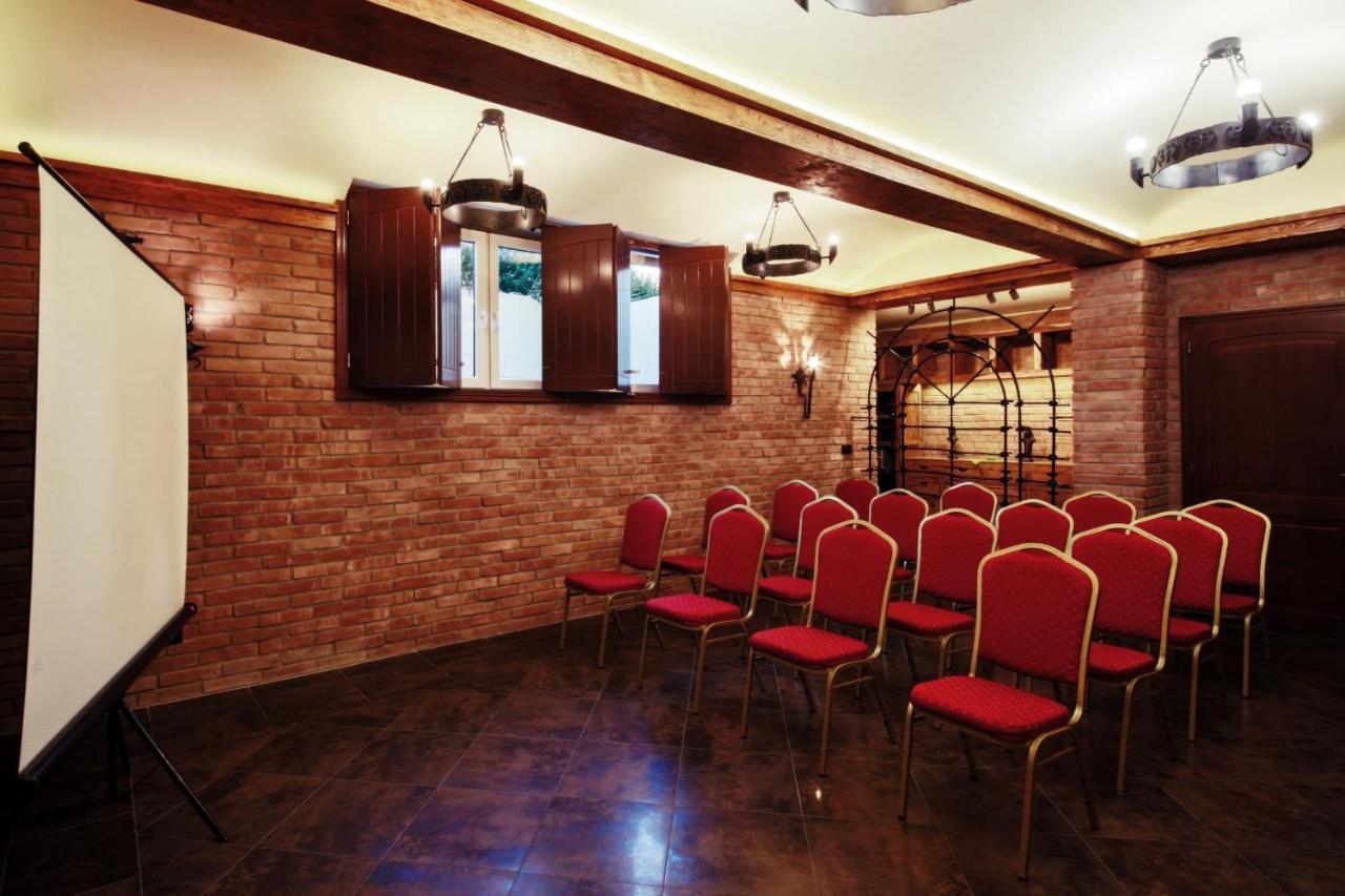 Hotel Kasztel Rzezawa Экстерьер фото