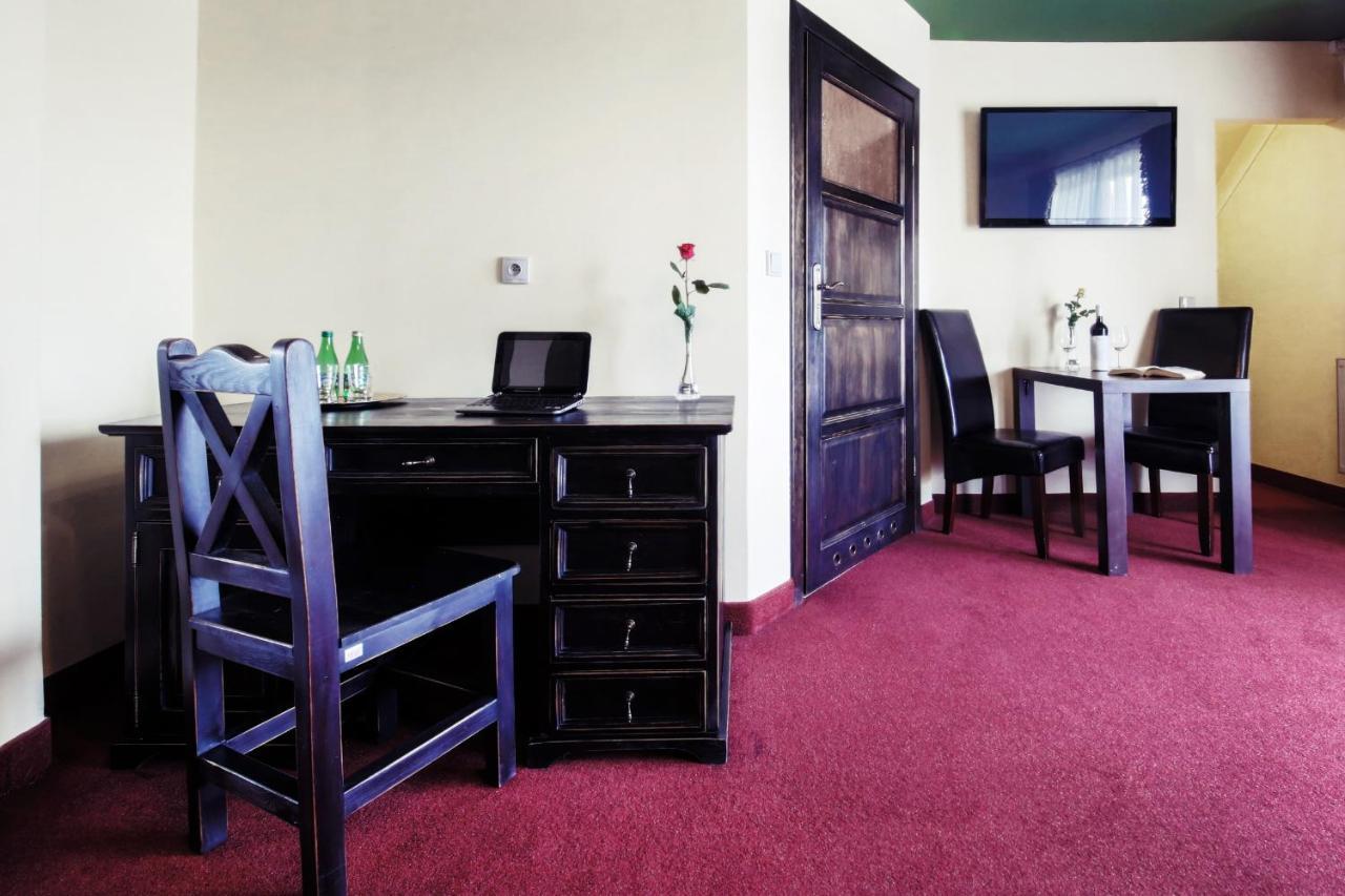 Hotel Kasztel Rzezawa Экстерьер фото