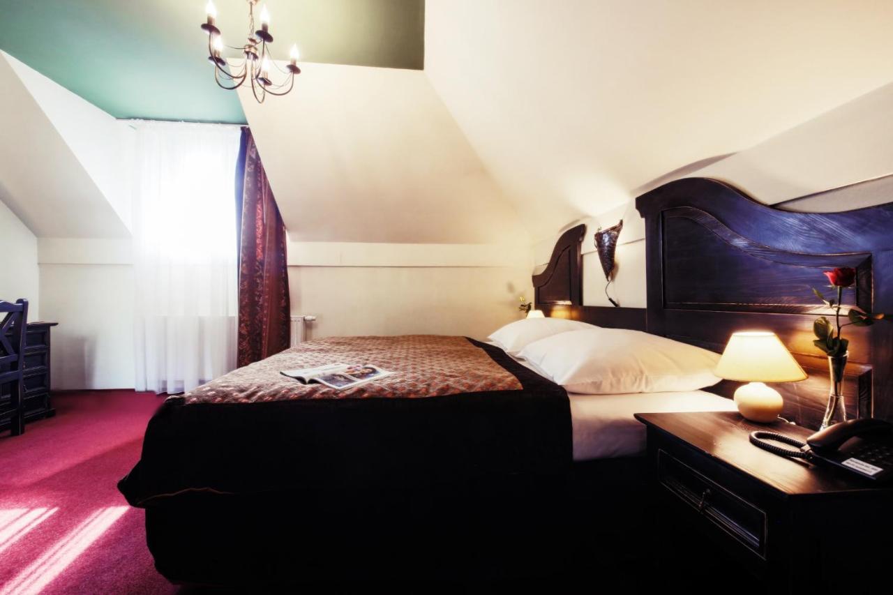Hotel Kasztel Rzezawa Экстерьер фото