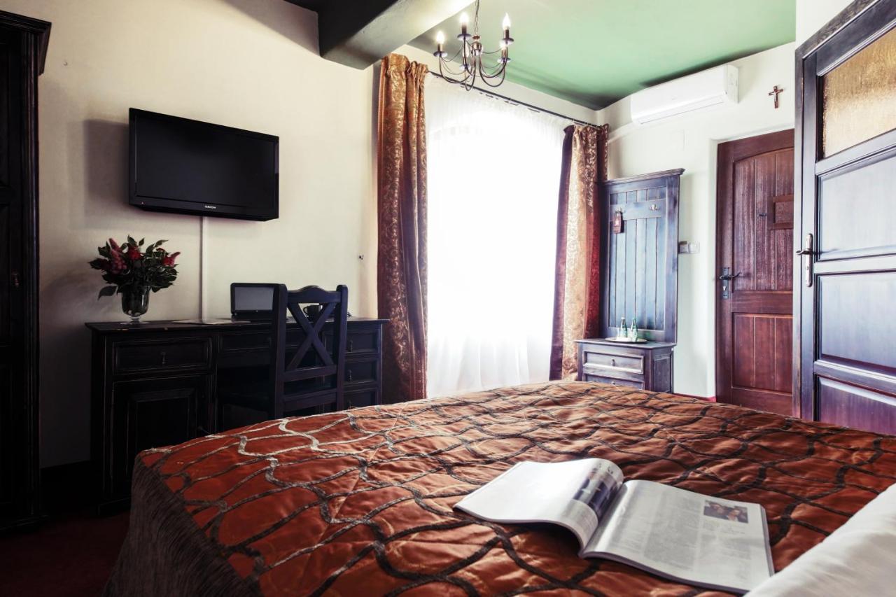 Hotel Kasztel Rzezawa Экстерьер фото