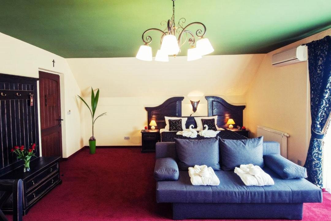 Hotel Kasztel Rzezawa Экстерьер фото