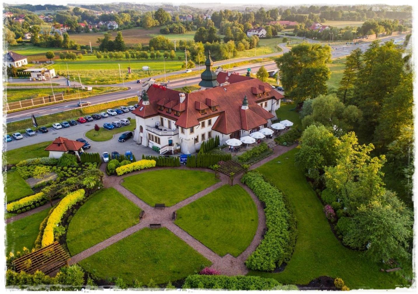 Hotel Kasztel Rzezawa Экстерьер фото