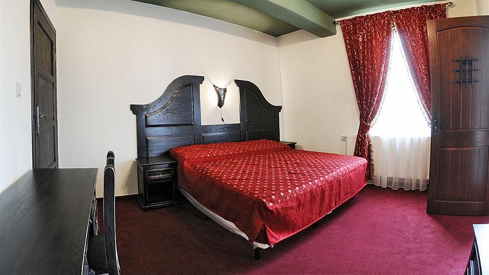 Hotel Kasztel Rzezawa Экстерьер фото