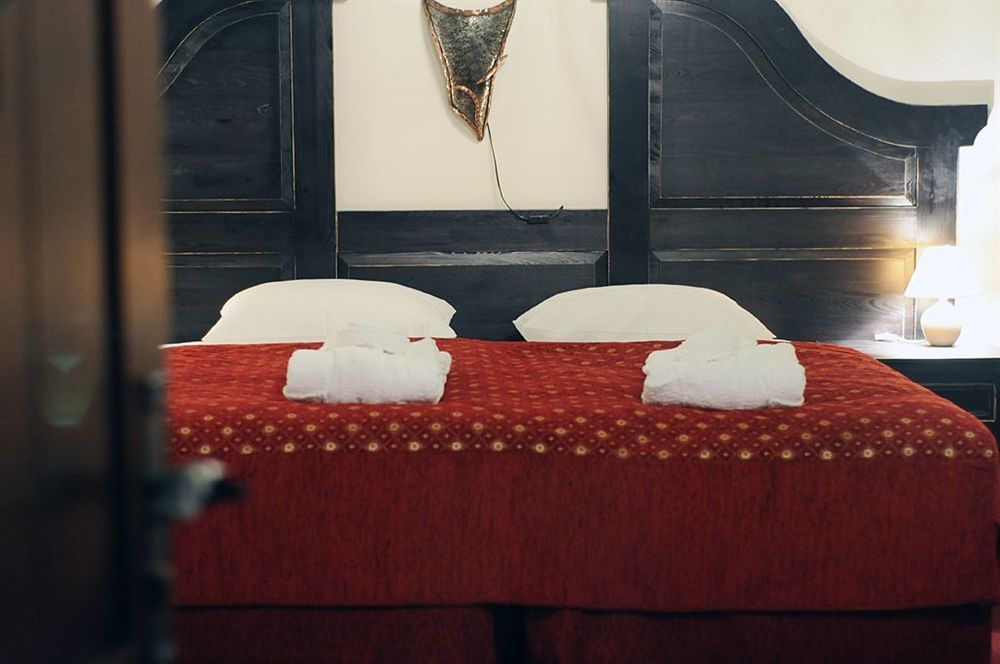 Hotel Kasztel Rzezawa Экстерьер фото