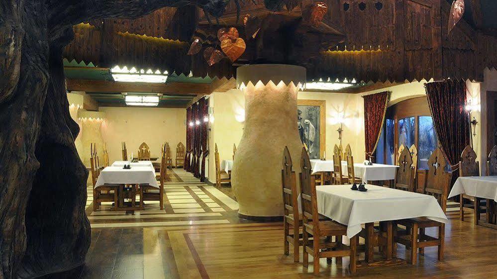 Hotel Kasztel Rzezawa Экстерьер фото