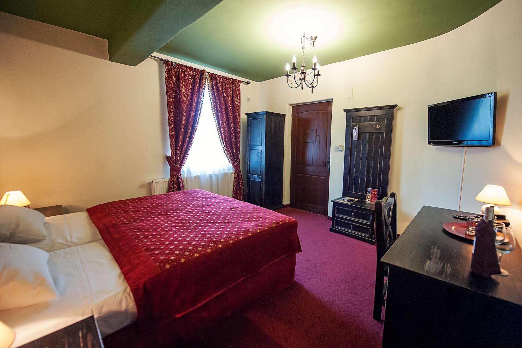Hotel Kasztel Rzezawa Экстерьер фото
