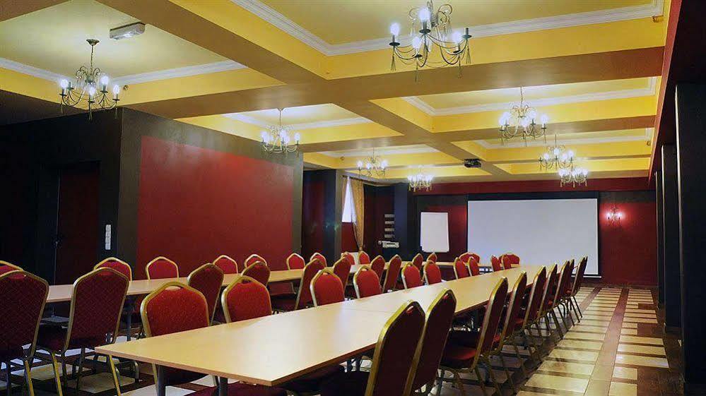 Hotel Kasztel Rzezawa Экстерьер фото